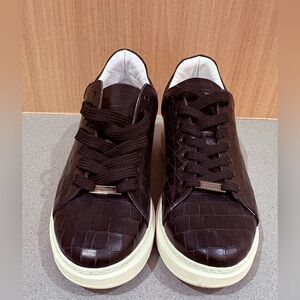 Saint + Sofia Women's Hampstead Sneaker - Croc Black Sneaker Size 7